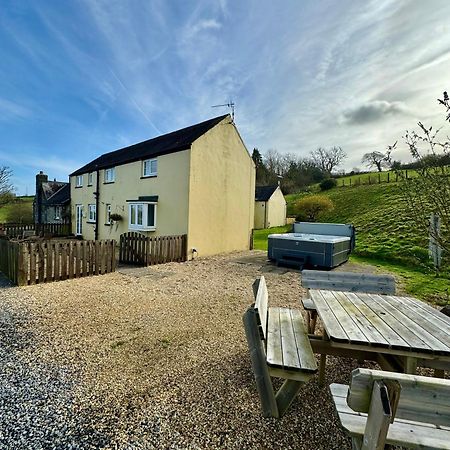 Meadowsweet Cottage Jacuzzi Edition Saundersfoot Exterior photo