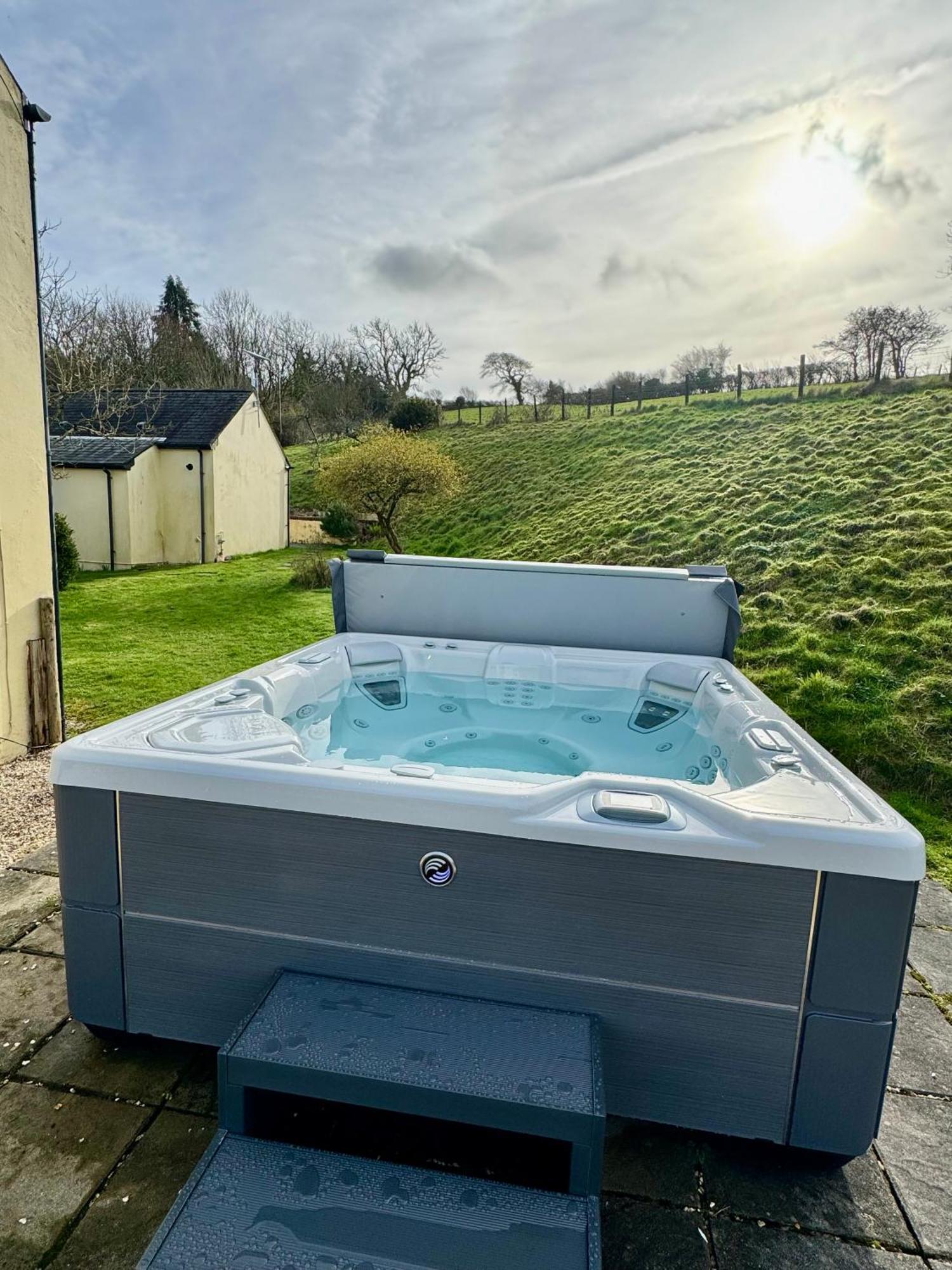 Meadowsweet Cottage Jacuzzi Edition Saundersfoot Exterior photo