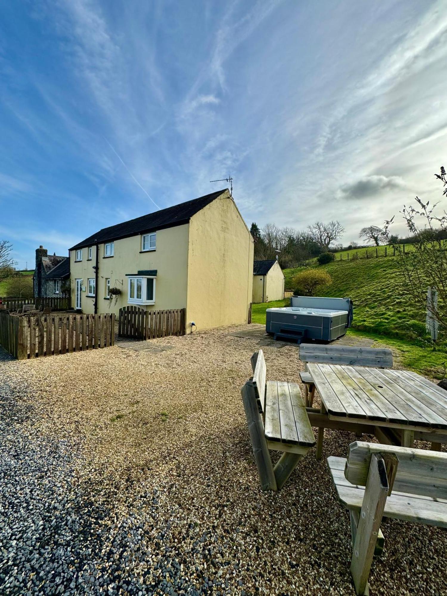 Meadowsweet Cottage Jacuzzi Edition Saundersfoot Exterior photo