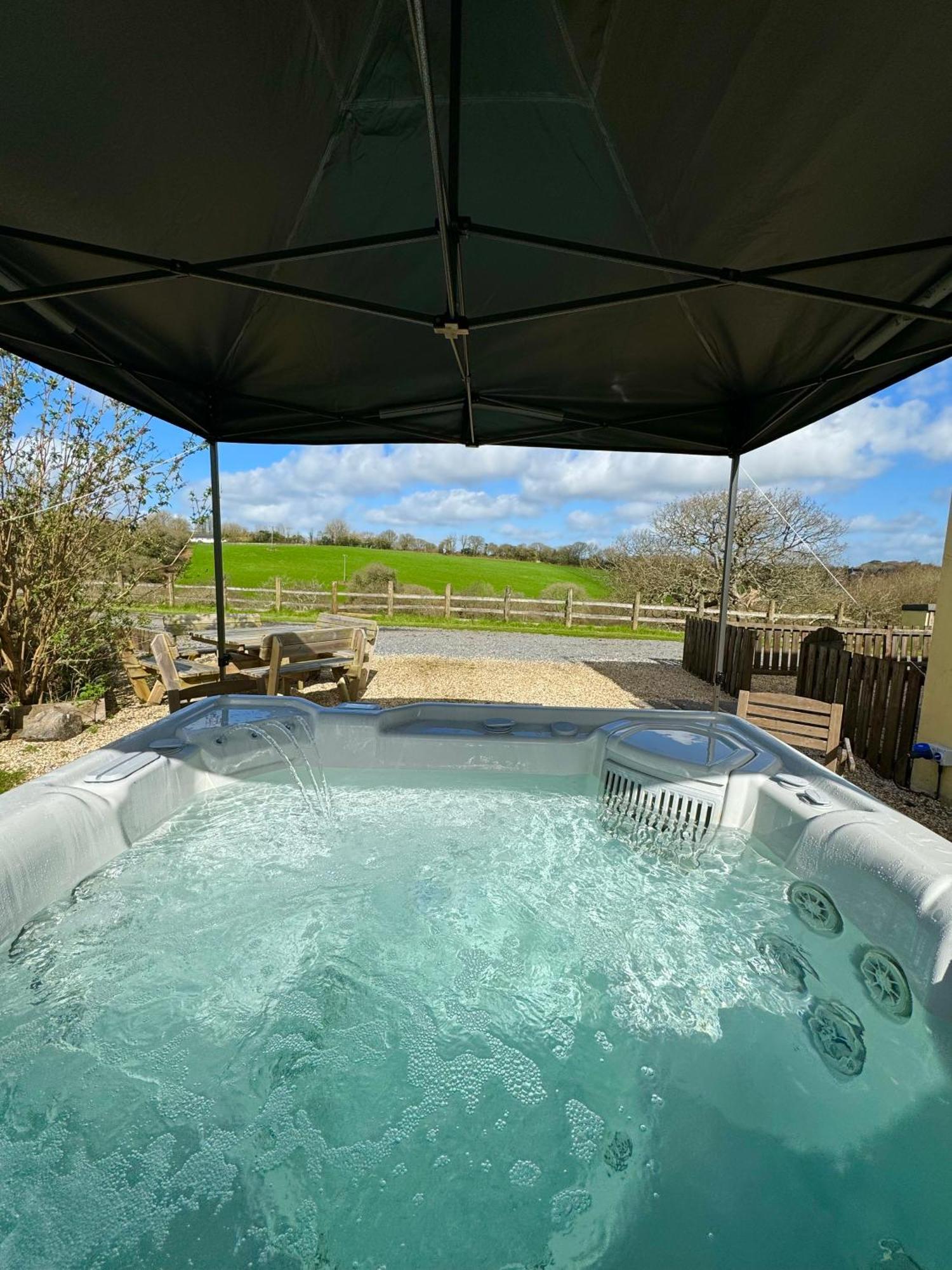 Meadowsweet Cottage Jacuzzi Edition Saundersfoot Exterior photo